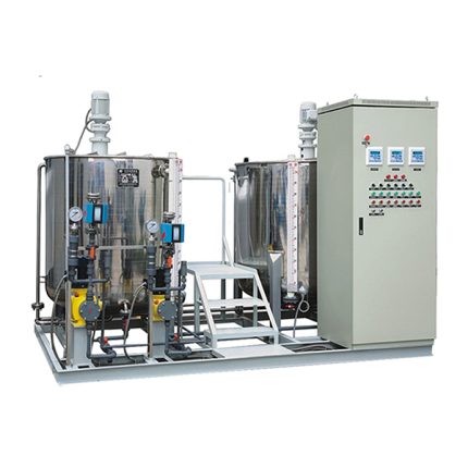 Dispositif de prétraitement de l'eau brute et de dosage de l'eau de circulation